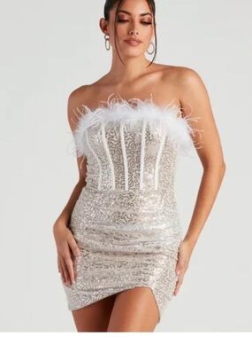Windsor White Feather Trim Accessory